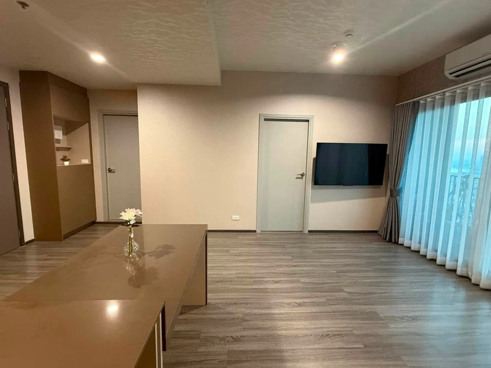 Selling Ideo Chula Samyan, 30th floor, corner unit, open city view, bright and airy, receiving plenty of natural light. Don't miss out!