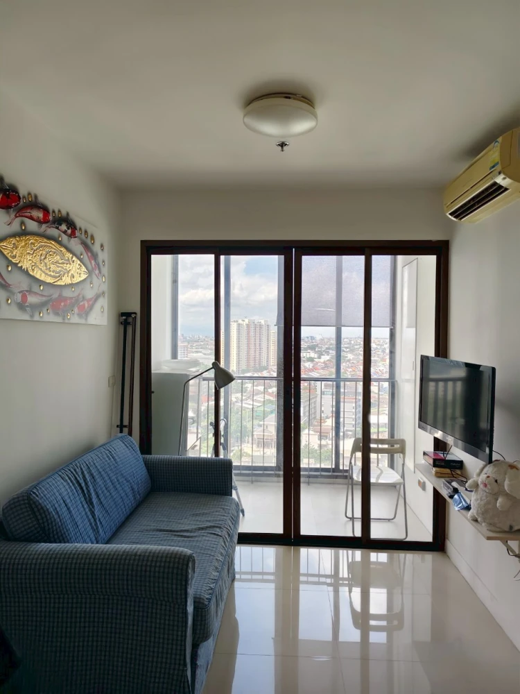 Selling Ideo Mix Sukhumvit 103 condo. High floor, fully furnished, spacious and comfortable. Book now!