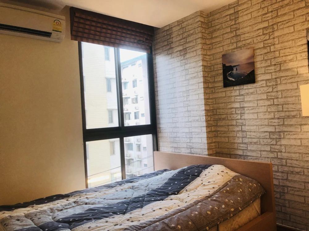 Selling Ideo Mix Sukhumvit 103, 5th floor, Building A. Wallpaper throughout the unit, fully furnished. First come, first served.