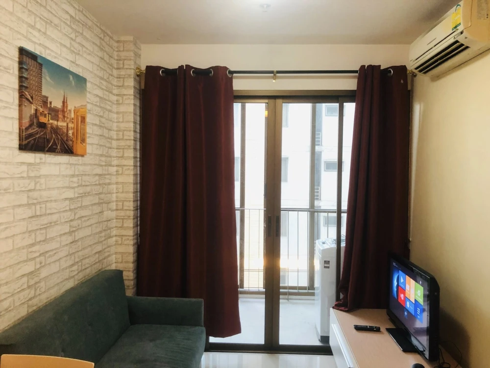 Selling Ideo Mix Sukhumvit 103, 5th floor, Building A. Wallpaper throughout the unit, fully furnished. First come, first served.