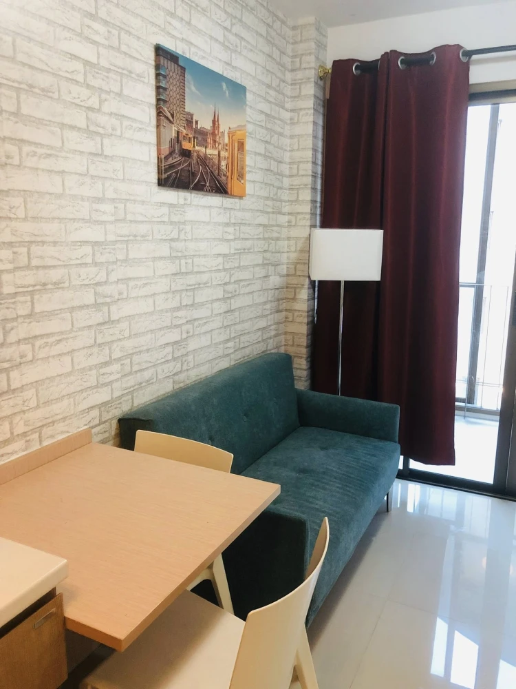 Selling Ideo Mix Sukhumvit 103, 5th floor, Building A. Wallpaper throughout the unit, fully furnished. First come, first served.
