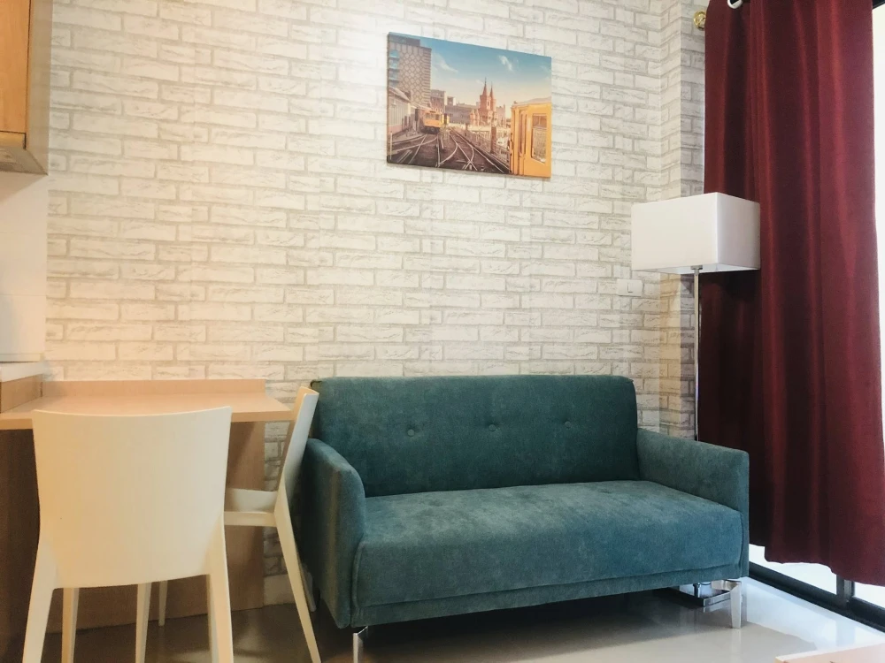 Selling Ideo Mix Sukhumvit 103, 5th floor, Building A. Wallpaper throughout the unit, fully furnished. First come, first served.