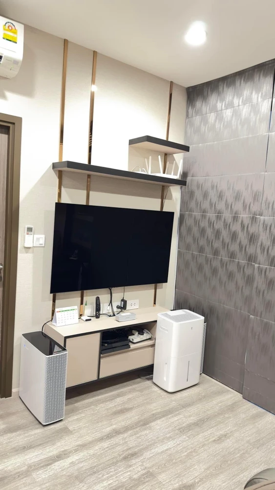 Selling Ideo Mobi Asoke 1-bedroom, 1-bathroom unit on the 11th floor. Fully furnished with complete amenities. Book now!