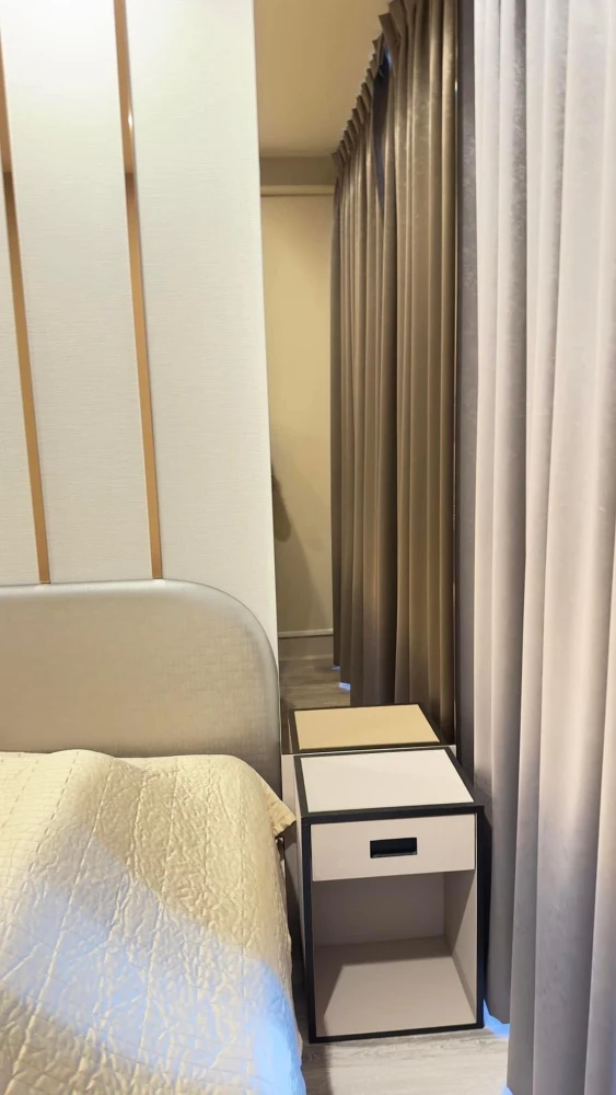 Selling Ideo Mobi Asoke 1-bedroom, 1-bathroom unit on the 11th floor. Fully furnished with complete amenities. Book now!
