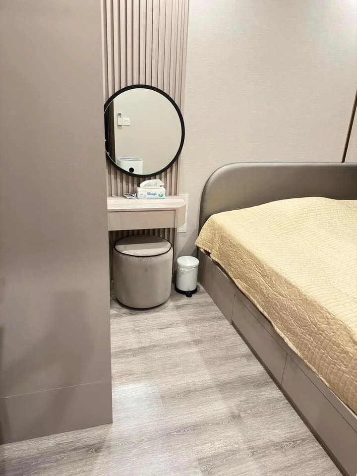 Selling Ideo Mobi Asoke 1-bedroom, 1-bathroom unit on the 11th floor. Fully furnished with complete amenities. Book now!
