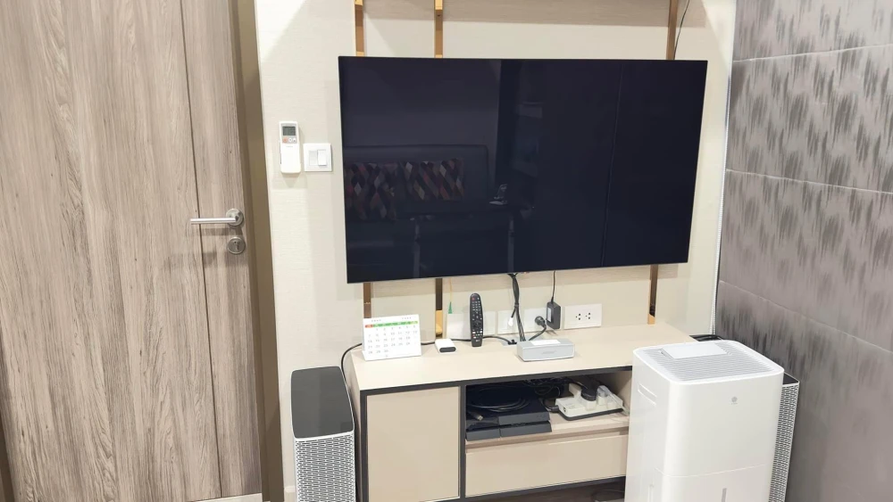 Selling Ideo Mobi Asoke 1-bedroom, 1-bathroom unit on the 11th floor. Fully furnished with complete amenities. Book now!