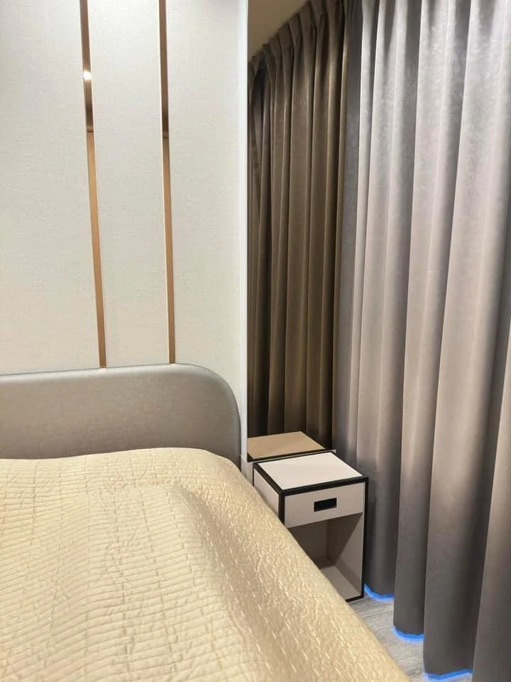 Selling Ideo Mobi Asoke 1-bedroom, 1-bathroom unit on the 11th floor. Fully furnished with complete amenities. Book now!