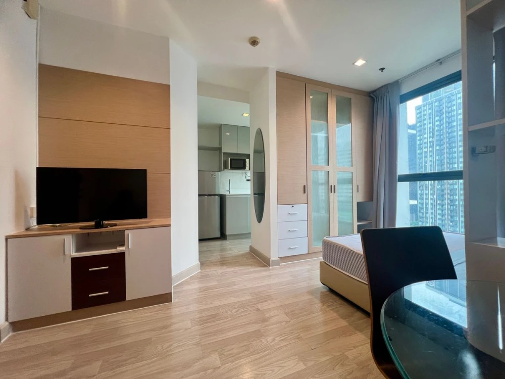 For sale: Ideo Mobi Rama 9, 17th floor, nice room, fully furnished, reserve now, don't delay.