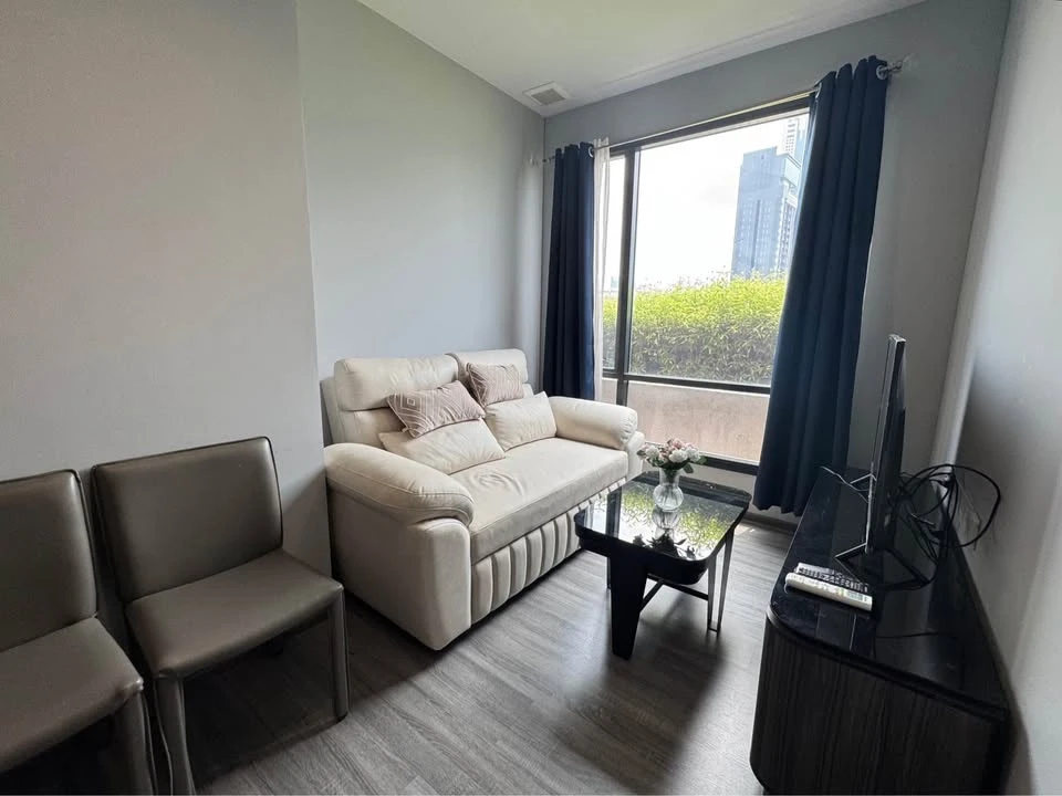 Selling Ideo Mobi Rangnam, 21st floor, corner unit. High floor, unobstructed view, overlooking the garden. Quiet and peaceful, not crowded. Book now!