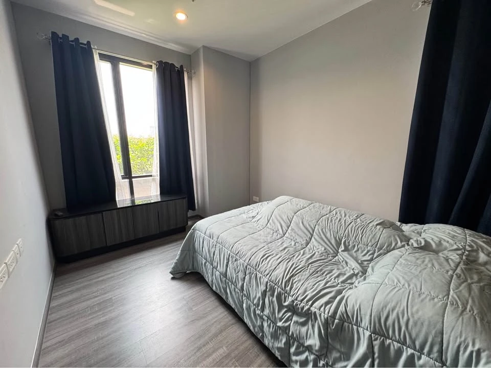 Selling Ideo Mobi Rangnam, 21st floor, corner unit. High floor, unobstructed view, overlooking the garden. Quiet and peaceful, not crowded. Book now!