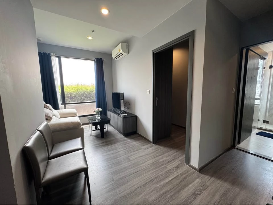 Selling Ideo Mobi Rangnam, 21st floor, corner unit. High floor, unobstructed view, overlooking the garden. Quiet and peaceful, not crowded. Book now!
