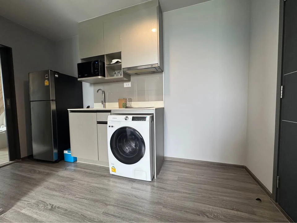 Selling Ideo Mobi Rangnam, 21st floor, corner unit. High floor, unobstructed view, overlooking the garden. Quiet and peaceful, not crowded. Book now!
