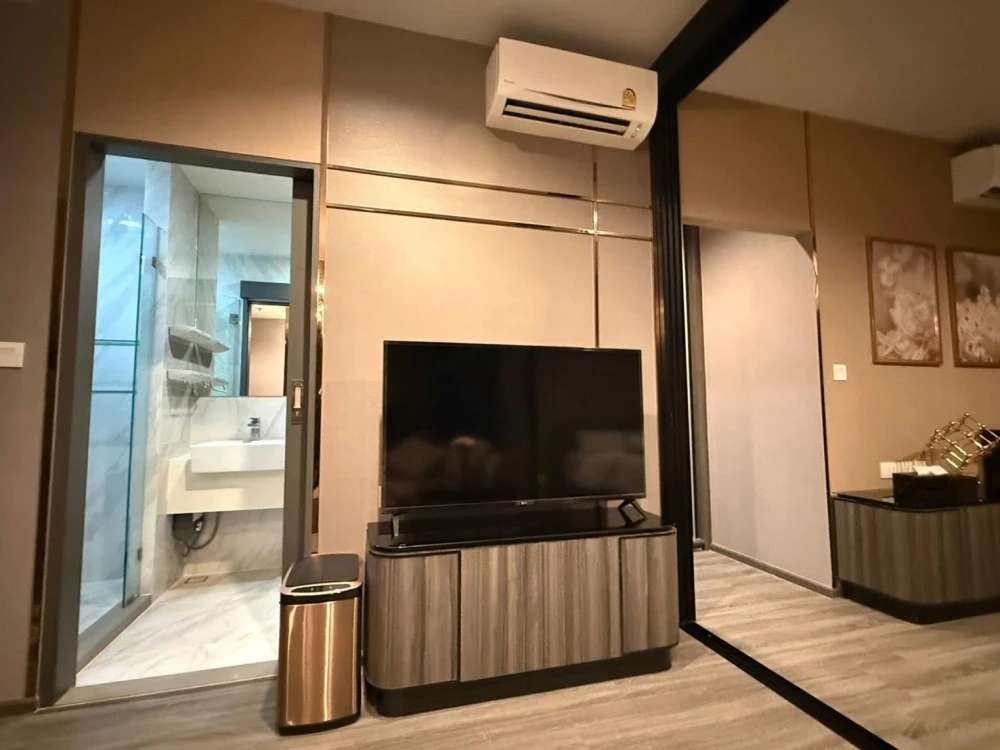 Selling Ideo Mobi Rangnam condo. Beautifully decorated unit with a stunning color scheme. Fully furnished. What are you waiting for?