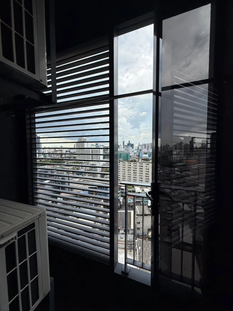 Selling Ideo Mobi Rangnam condo. Beautifully decorated unit with a stunning color scheme. Fully furnished. What are you waiting for?
