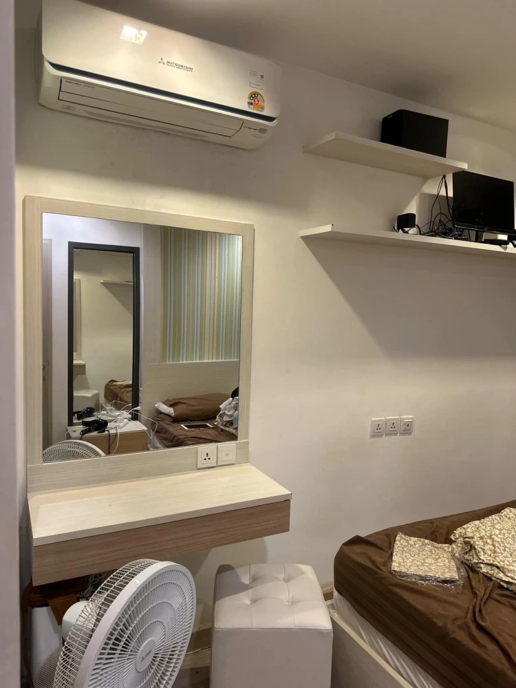 Selling Ideo Mobi Sathorn, 15th floor, fully furnished. Book now!
