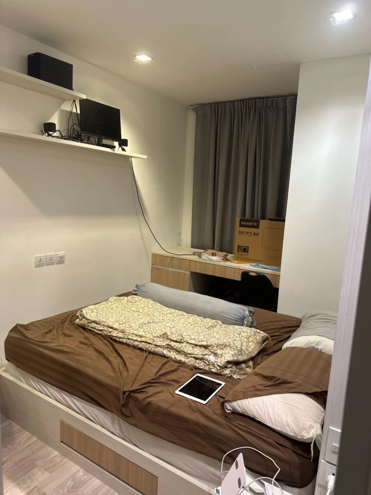 Selling Ideo Mobi Sathorn, 15th floor, fully furnished. Book now!