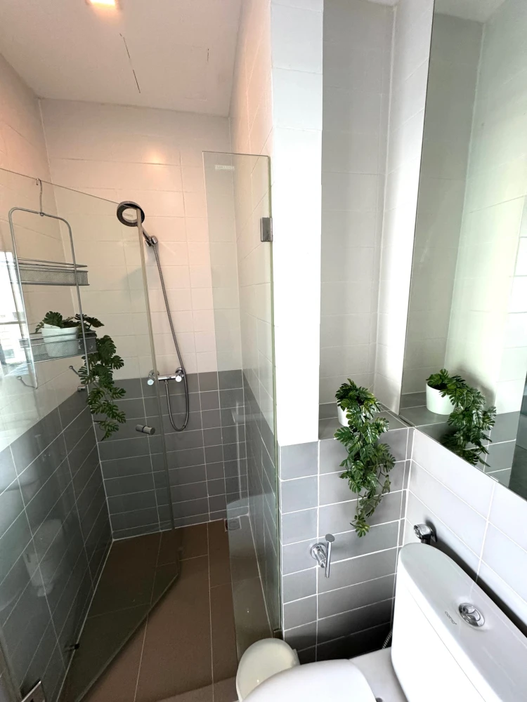 Selling Ideo Mobi Sathorn, 6th floor, duplex unit (2 floors), fully furnished. Book now!