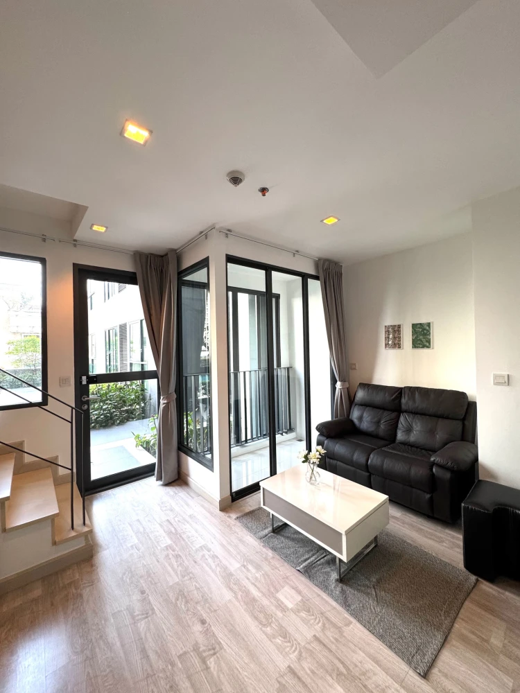 Selling Ideo Mobi Sathorn, 6th floor, duplex unit (2 floors), fully furnished. Book now!