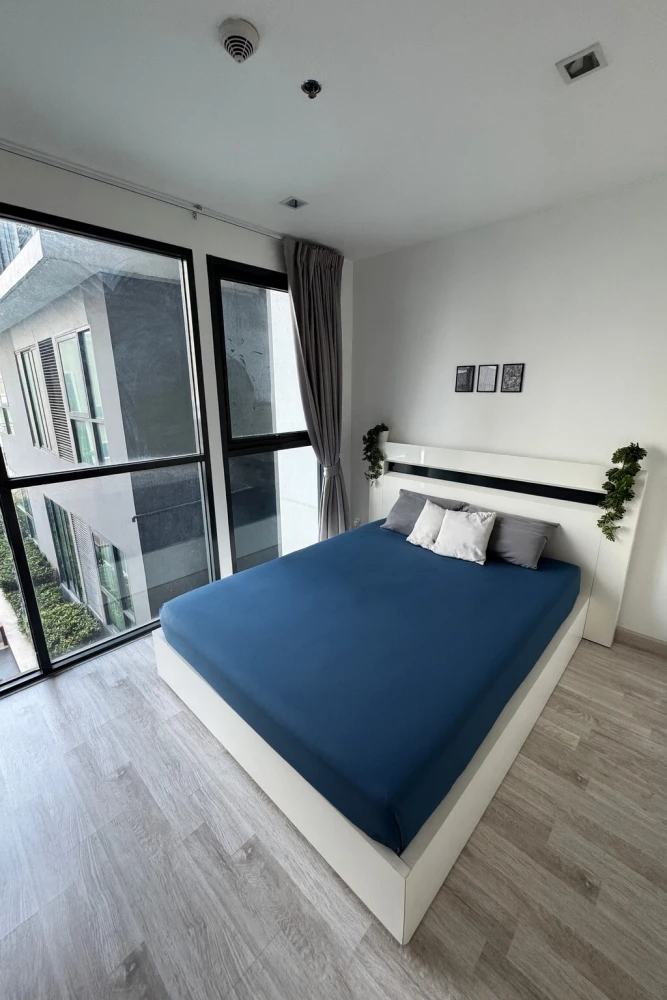 Selling Ideo Mobi Sathorn, 6th floor, duplex unit (2 floors), fully furnished. Book now!