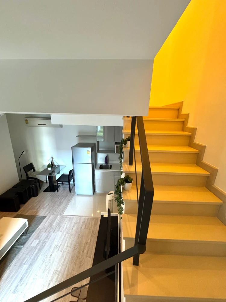 Selling Ideo Mobi Sathorn, 6th floor, duplex unit (2 floors), fully furnished. Book now!