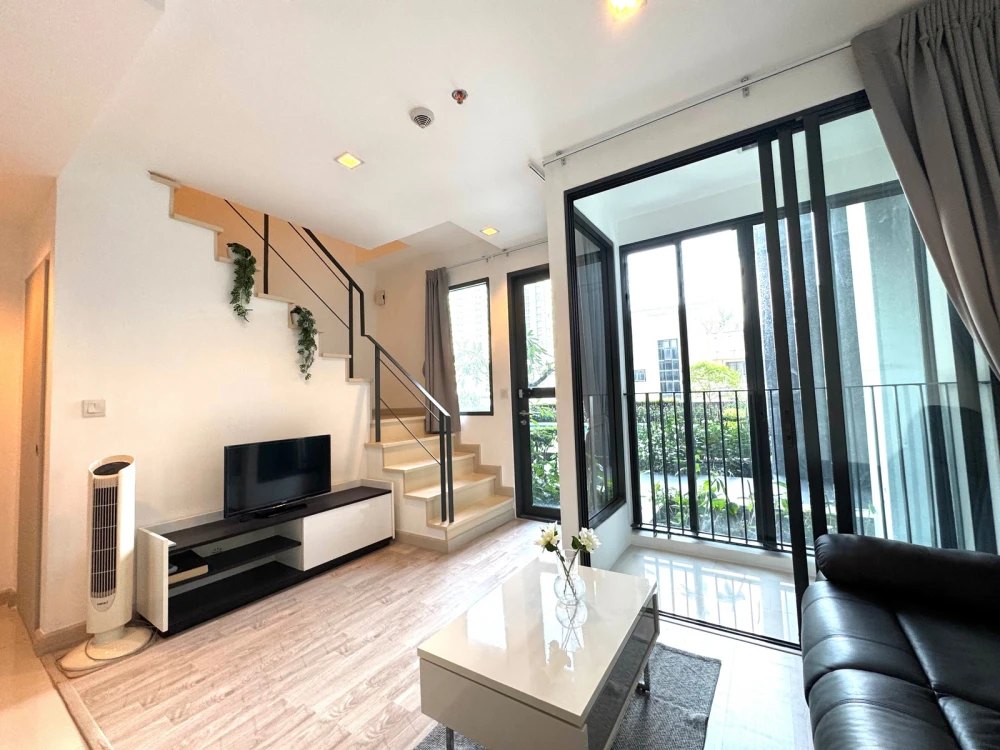 Selling Ideo Mobi Sathorn, 6th floor, duplex unit (2 floors), fully furnished. Book now!