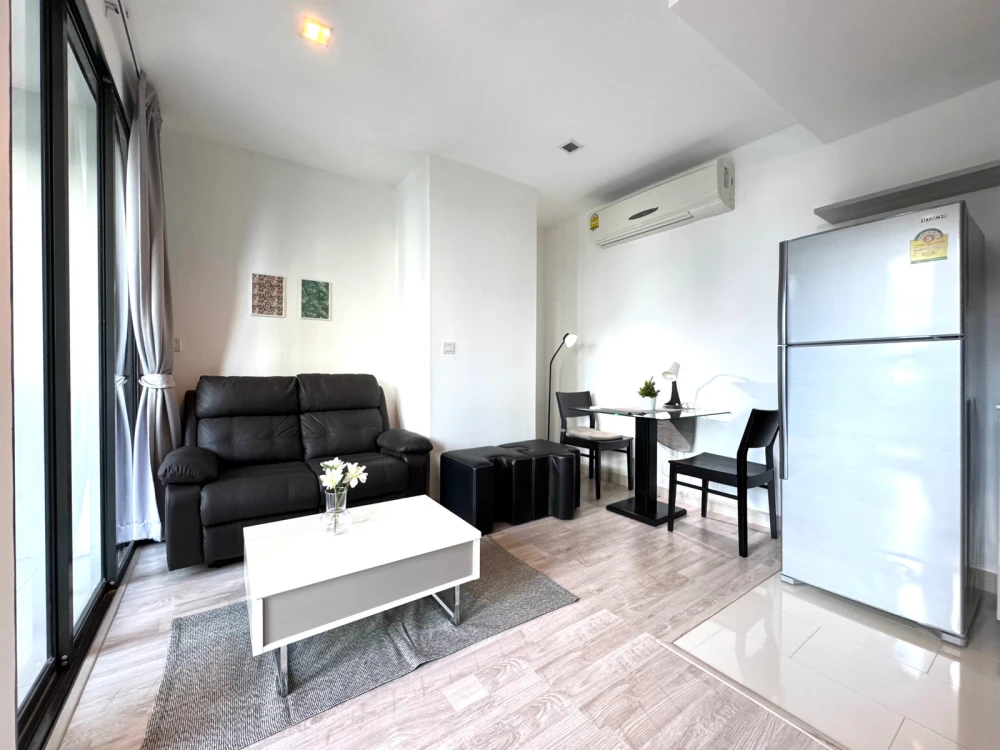 Selling Ideo Mobi Sathorn, 6th floor, duplex unit (2 floors), fully furnished. Book now!