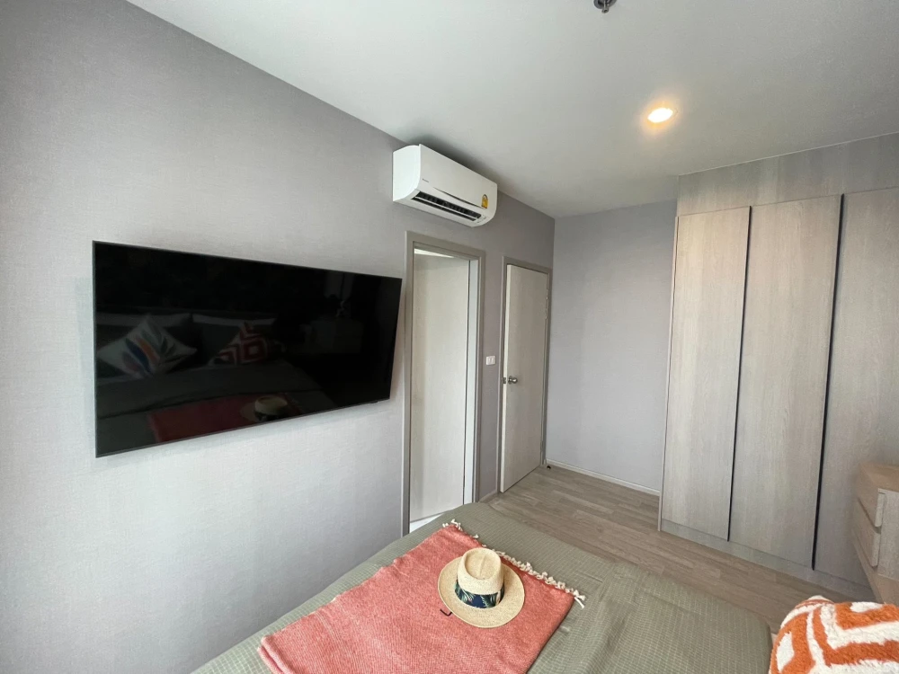 For sale: Ideo Mobi Sukhumvit East Point, 1 bedroom, 1 bathroom, stunningly decorated, with beautiful wallpaper, fully furnished, don't miss out.