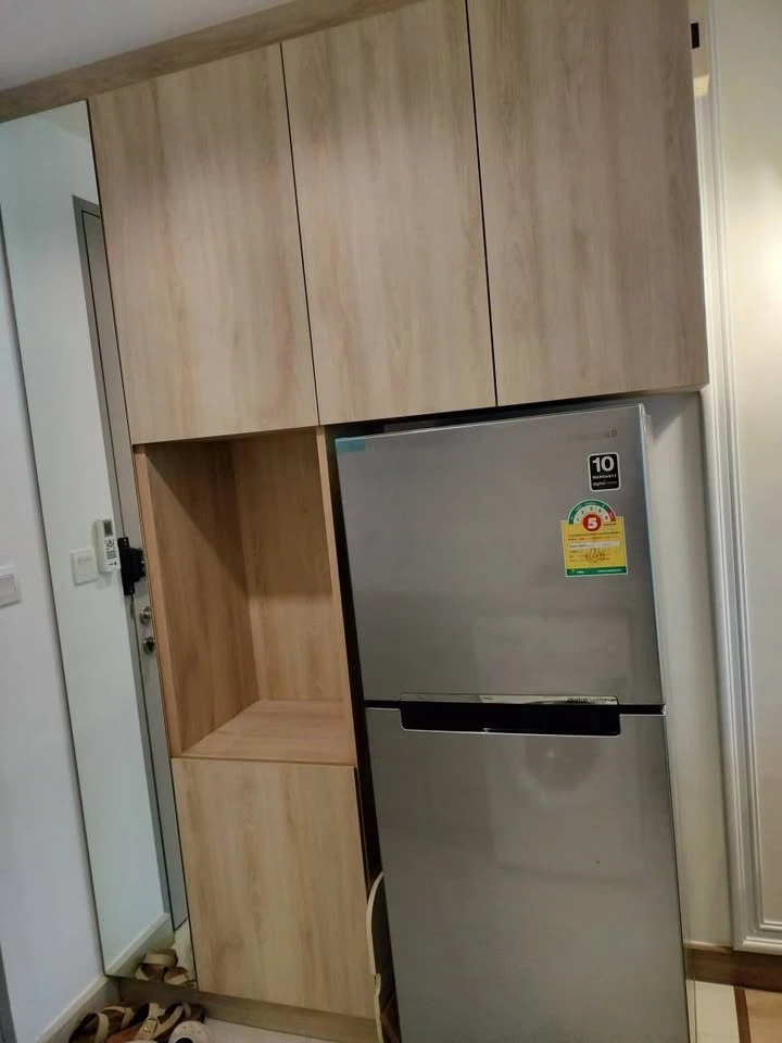 For sale: Ideo Mobi Sukhumvit, 19th floor, comes with complete furniture and appliances. Reserve now, don't wait.
