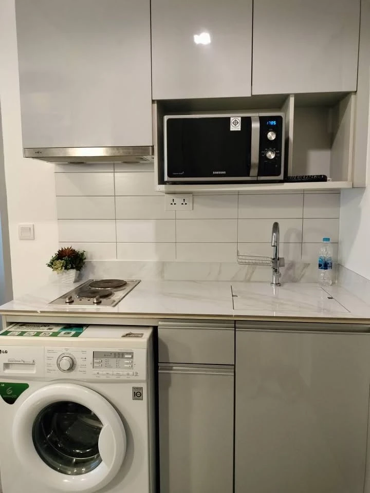 For sale: Ideo Mobi Sukhumvit, 19th floor, comes with complete furniture and appliances. Reserve now, don't wait.
