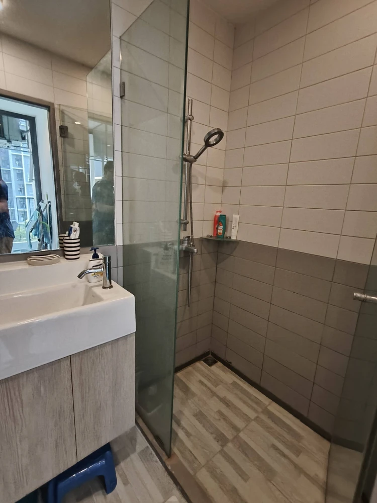 Selling IDEO mobi sukhumvit, 8th floor, pool view, ready to move in immediately. Fully furnished. Located away from the elevator and garbage room.