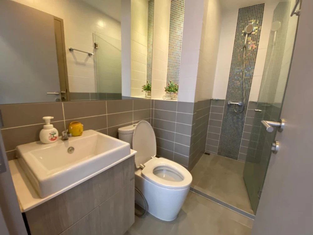 Selling Ideo Mobi Sukhumvit condo. Nice unit, fully furnished, high floor, beautiful view. Book now!