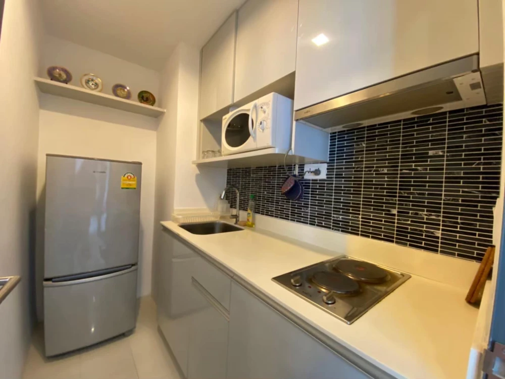 Selling Ideo Mobi Sukhumvit condo. Nice unit, fully furnished, high floor, beautiful view. Book now!
