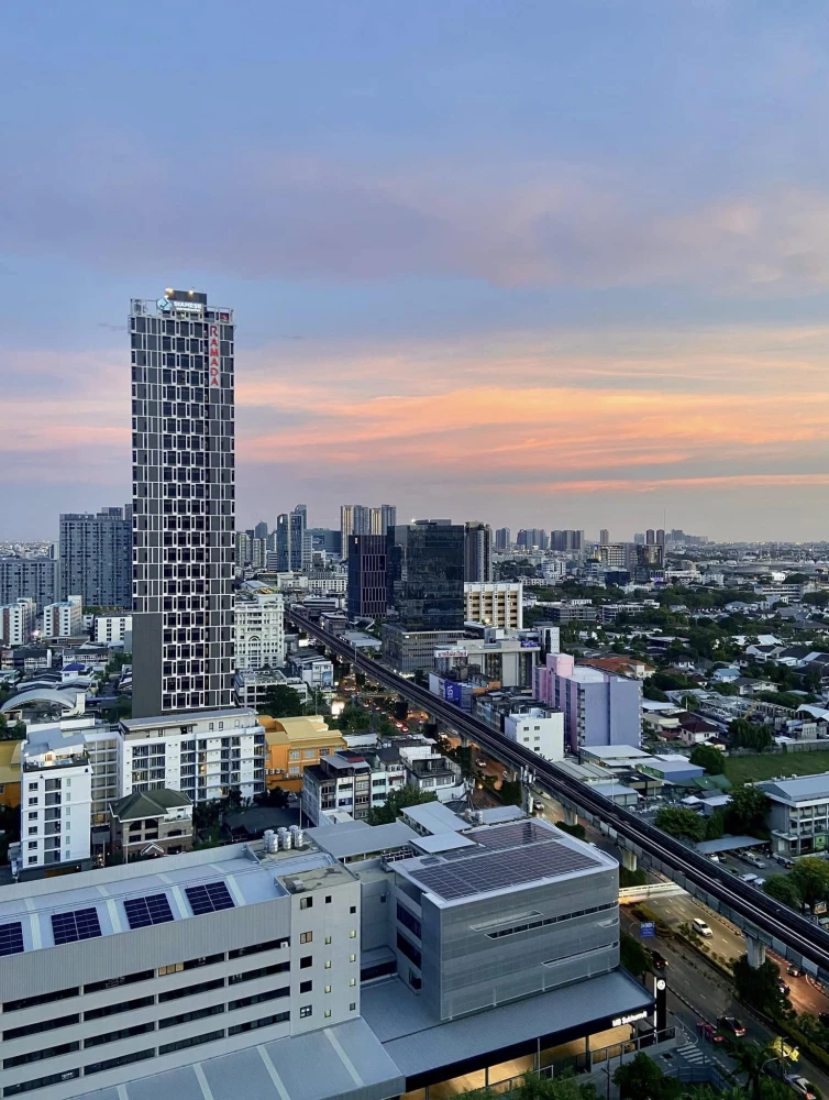 Selling Ideo Mobi Sukhumvit condo. Nice unit, fully furnished, high floor, beautiful view. Book now!