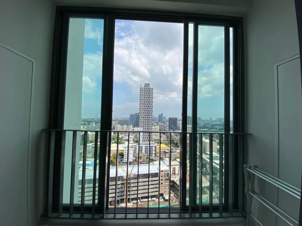 Selling Ideo Mobi Sukhumvit condo. Nice unit, fully furnished, high floor, beautiful view. Book now!