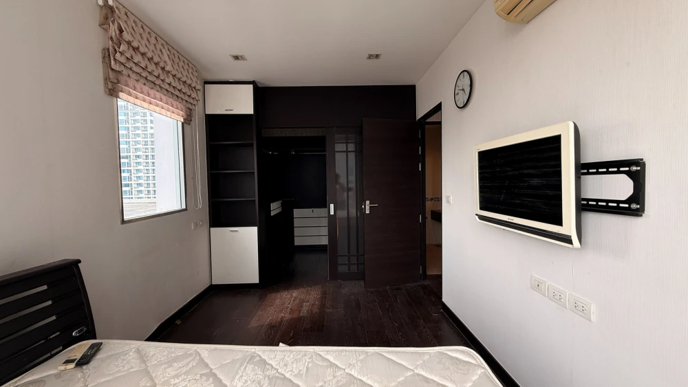 Selling IDEO Q Phayathai, 30th floor. High floor with great view. Interested in owning one? Book now!
