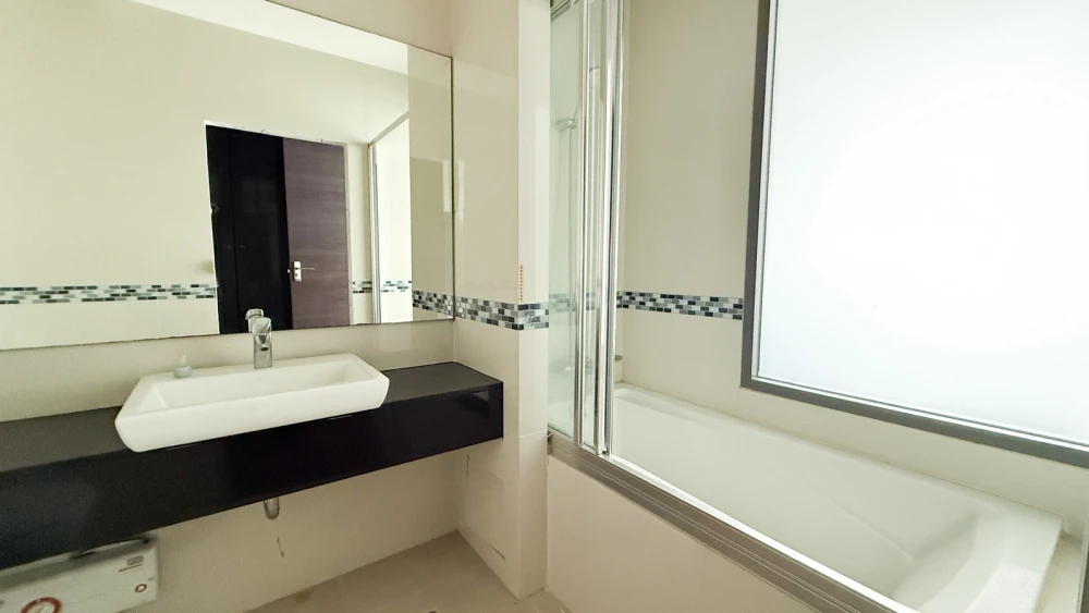 Selling IDEO Q Phayathai, 30th floor. High floor with great view. Interested in owning one? Book now!