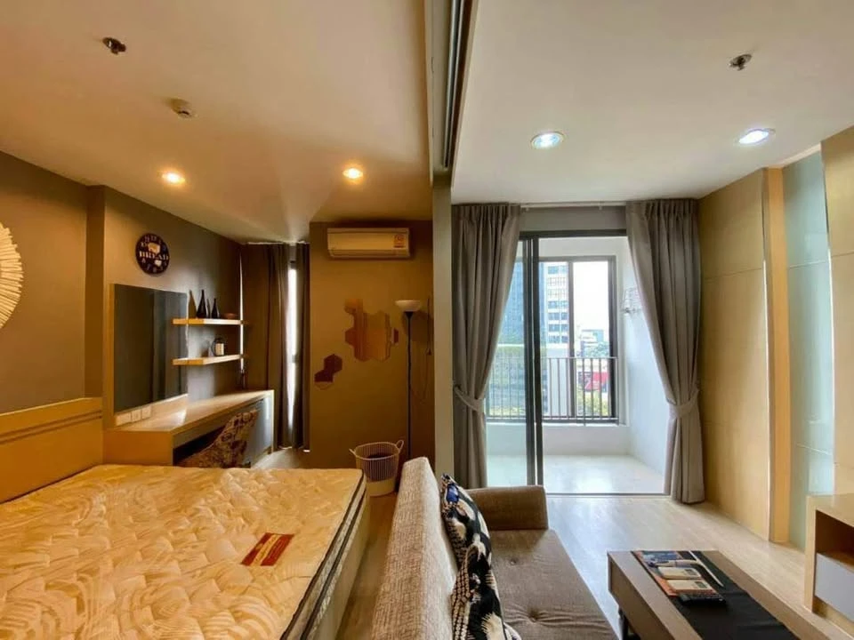 For sale: Ideo Q Ratchatewi, fully furnished with appliances. Just bring your own and move in.