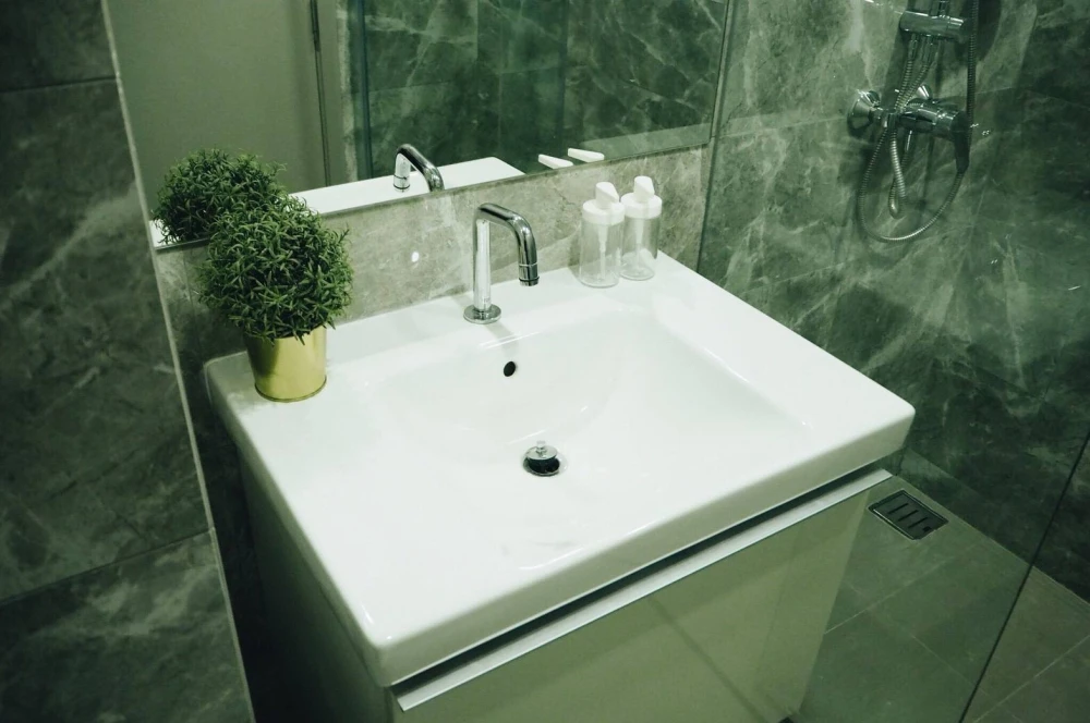 Selling IDEO Q Siam–Ratchatewi condo. Nice unit, fully furnished, high floor, beautiful view. Book now!