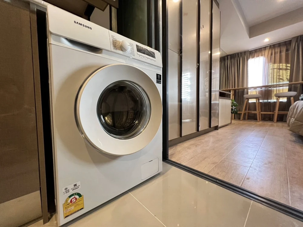 For sale: IDEO RAMA 9–ASOKE, beautiful room, stylishly decorated, comes with built-in wardrobe, reserve now.