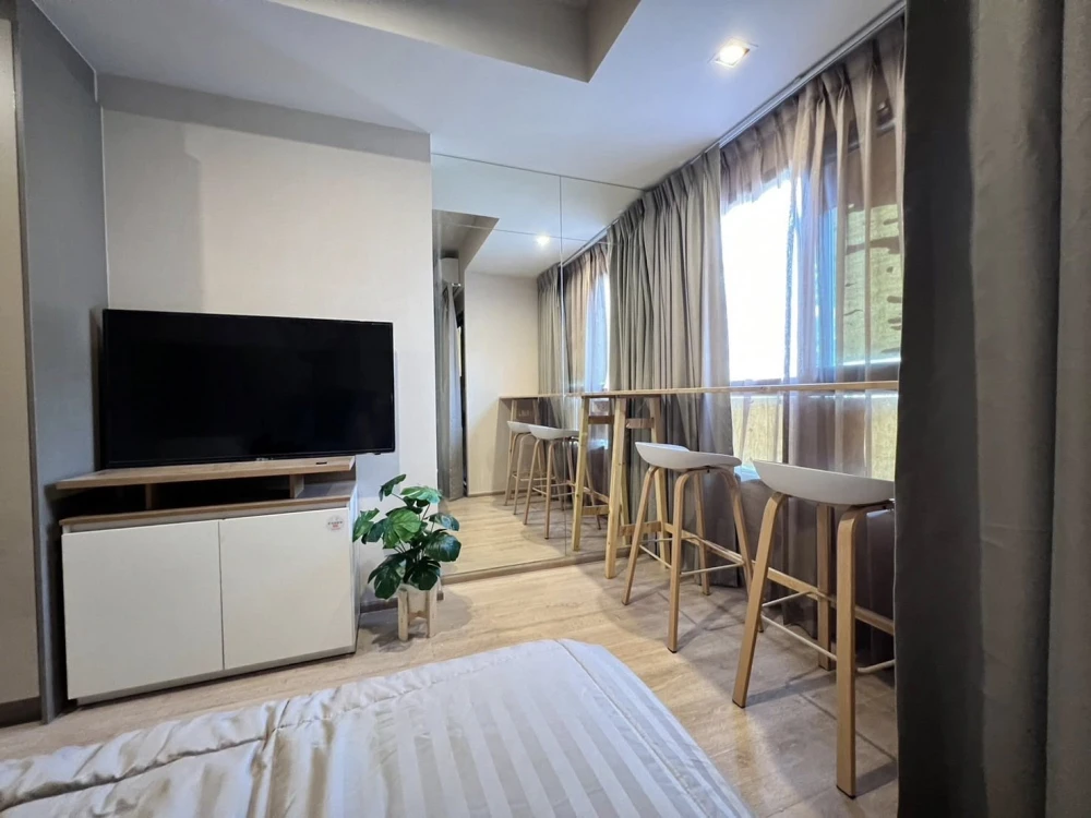 For sale: IDEO RAMA 9–ASOKE, beautiful room, stylishly decorated, comes with built-in wardrobe, reserve now.