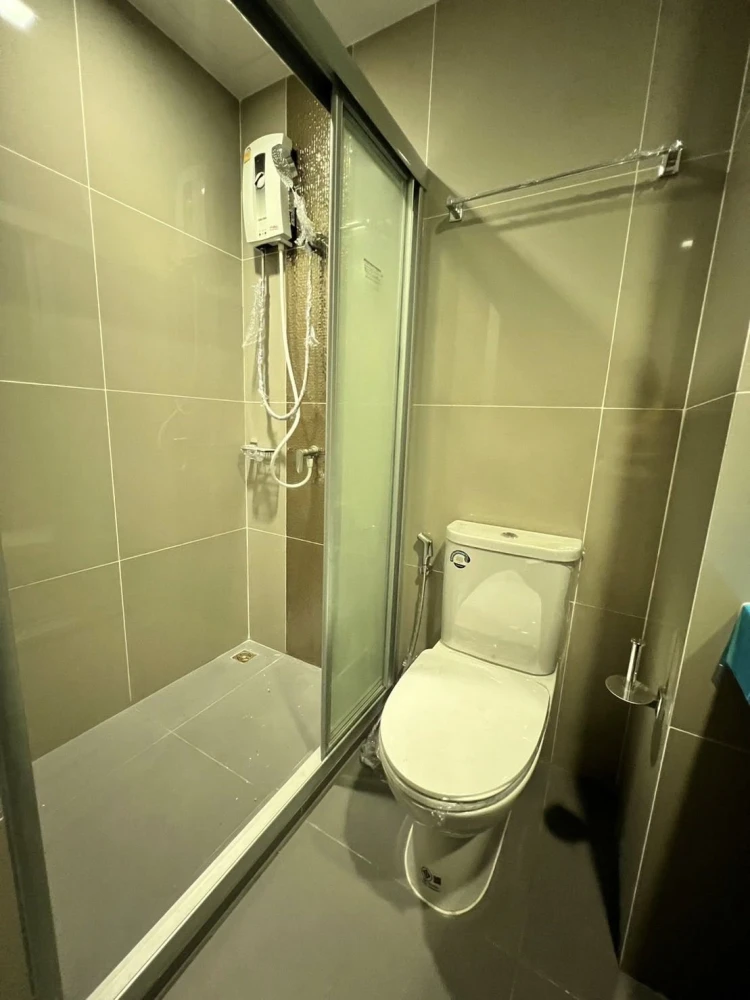 For sale: IDEO RAMA 9–ASOKE, beautiful room, stylishly decorated, comes with built-in wardrobe, reserve now.