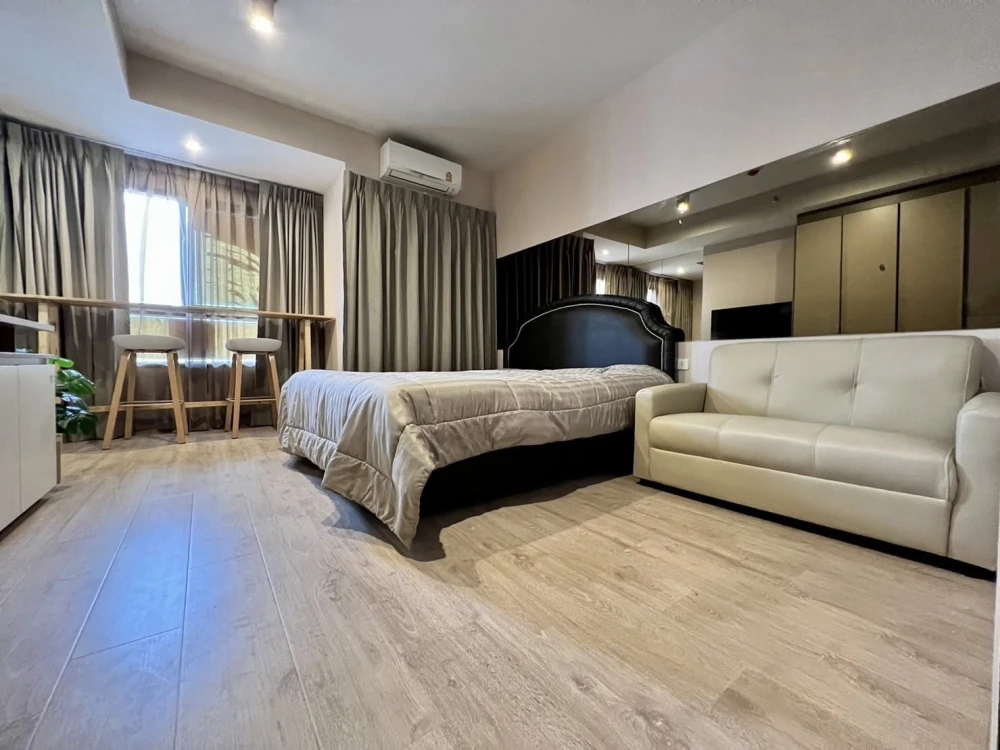For sale: IDEO RAMA 9–ASOKE, beautiful room, stylishly decorated, comes with built-in wardrobe, reserve now.