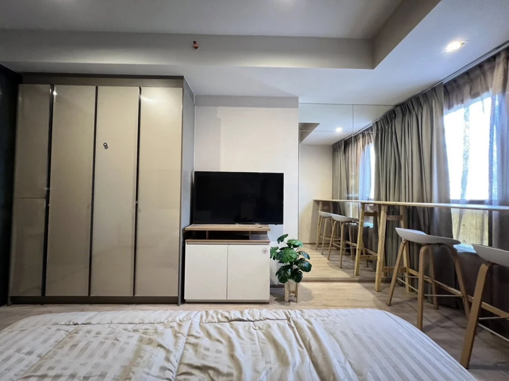 For sale: IDEO RAMA 9–ASOKE, beautiful room, stylishly decorated, comes with built-in wardrobe, reserve now.
