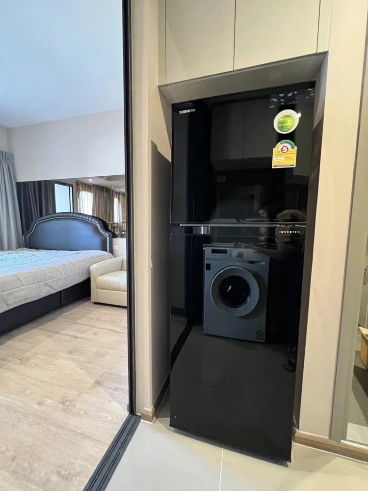 For sale: IDEO RAMA 9–ASOKE, beautiful room, stylishly decorated, comes with built-in wardrobe, reserve now.