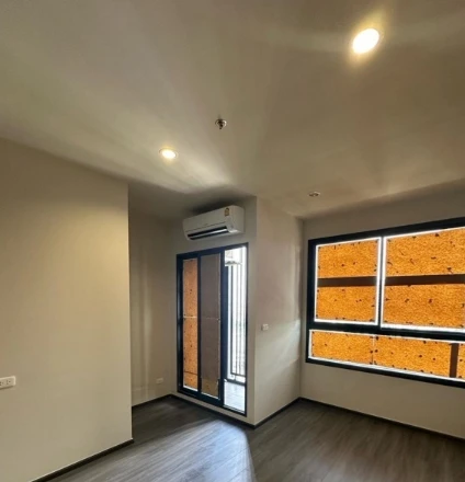 Selling Ideo Sukhumvit - Rama 4, 2 bedrooms, unfurnished, bright and airy. Interested buyers should reserve now!