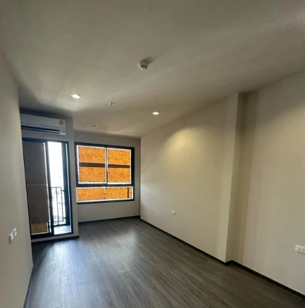Selling Ideo Sukhumvit - Rama 4, 2 bedrooms, unfurnished, bright and airy. Interested buyers should reserve now!