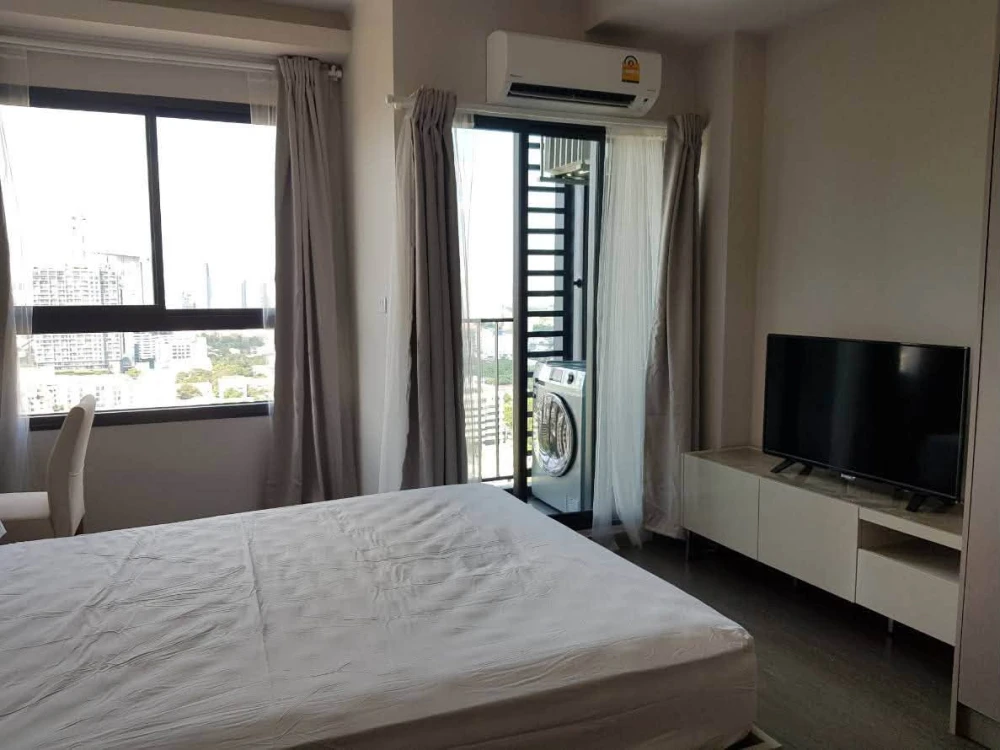 Selling Ideo Sukhumvit 93 studio unit, fully furnished, in a great location with unblocked city views. Book now!