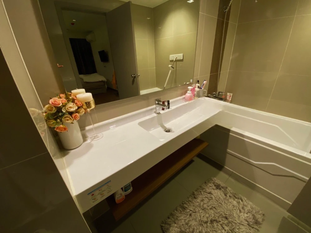 For sale or rent: Ideo Sukhumvit 93. Spacious unit with a coordinated color scheme and high-quality built-in headboard. Don't miss out!