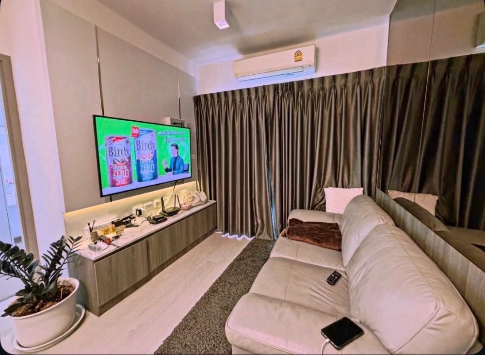 For sale or rent: Ideo Sukhumvit 93. Spacious unit with a coordinated color scheme and high-quality built-in headboard. Don't miss out!
