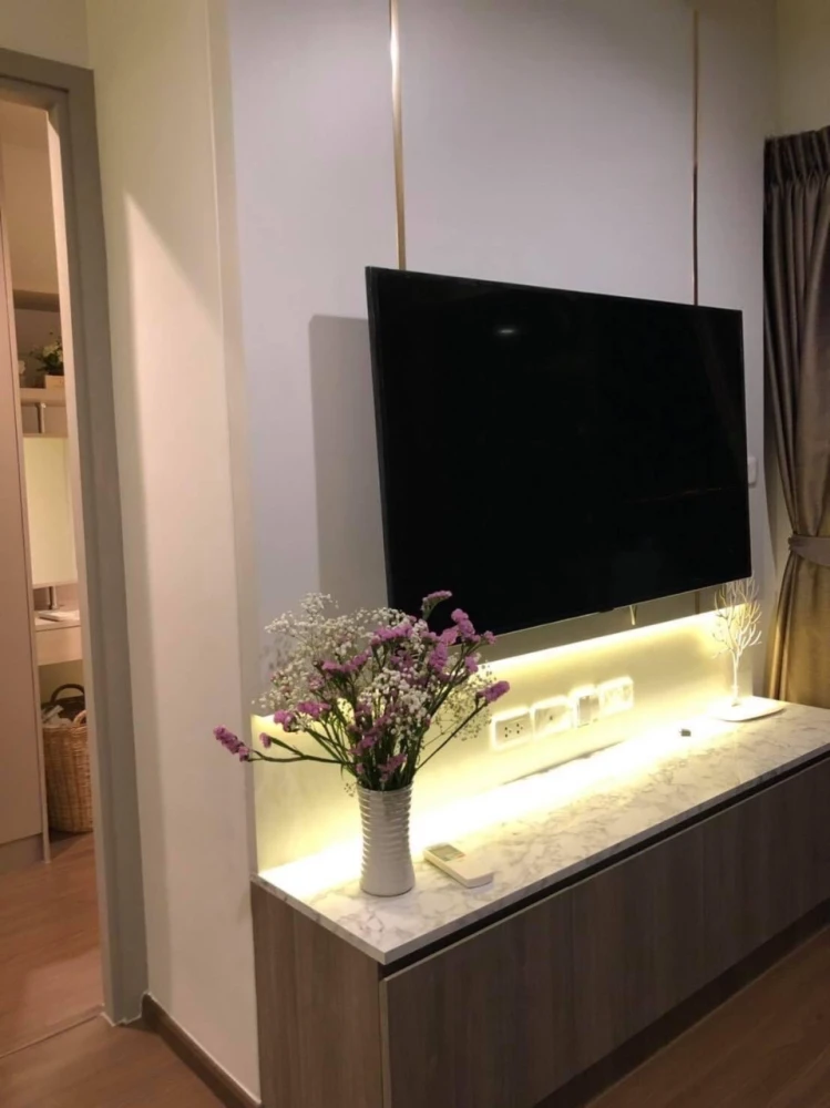 For sale or rent: Ideo Sukhumvit 93. Spacious unit with a coordinated color scheme and high-quality built-in headboard. Don't miss out!